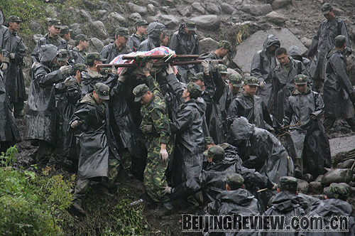 TO THE RESCUE: Soldiers from the Chengdu Military Area Command repair roads leading to the hardest-hit areas and evacuate survivors to safer areas LIU YINGHUA TO THE RESCUE: Soldiers from the Chengdu Military Area Command repair roads leading to the hardest-hit areas and evacuate survivors to safer areas LIU YINGHUA