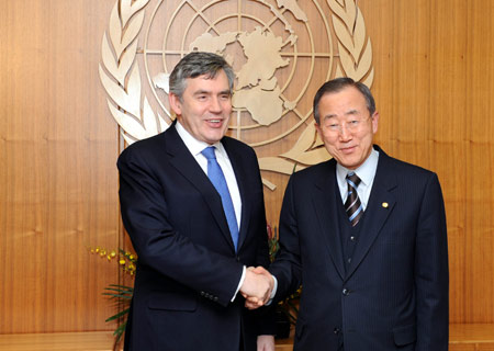 UN Secretary-General Ban Ki-moon (R) meets with British Prime Minister Gordon Brown at the United Nations headquarters in New York,the United States, March 25, 2009. Ban said on Wednesday that he had "very productive" talks with visiting British Prime Minister Gordon Brown on such issues as the upcoming G20 summit, scheduled for April 2 in London. (Xinhua/Shen Hong)