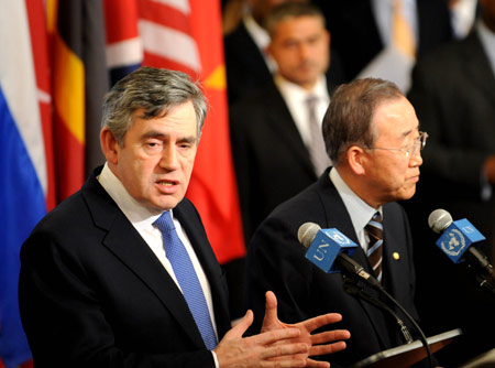 Britain's Prime Minister Gordon Brown (L) and U.N. Secretary-General Ban Ki-moon hold a news conference after their official meeting at the United Nations headquarters in New York,the United States, March 25, 2009. (Xinhua/Shen Hong)