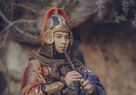 Zhou Yu in Ming Dynasty armor _097865_副本.jpg