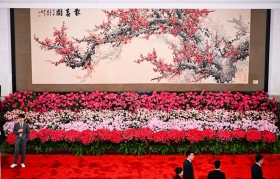 3.画家王成喜1988年为人民大会堂创作的《报春图》位于大会_135302.jpg
