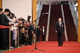 1.2025年3月5日上午，十四届全国人大三次会议首场“部长通道”集中采访活动举行。交通运输部部长刘伟成为此次两会第一位接受记者采访的部长。.jpg