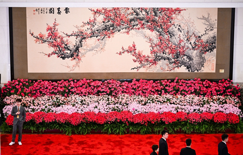 3.画家王成喜1988年为人民大会堂创作的《报春图》位于大会_135302.jpg