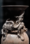 唐代的越窑青釉蟠龙罂，做工精美，这一件贴塑双龙的罂十分罕见_067217.jpg
