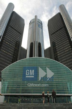 About 1,100 General Motors Corp. dealers in the United States started receiving notices Friday that their franchises will be eliminated.