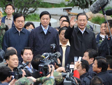 Chinese Premier Wen Jiabao speaks to rescue workers at the Beichuan middle school in Beichuan County, which neighbors the epicenter of the Monday's 7.8 magnitude earthquake, southwest China's Sichuan Province, May 14, 2008. Wen arrived at Beichuan to oversee the rescue work in Sichuan Province. (Xinhua Photo)