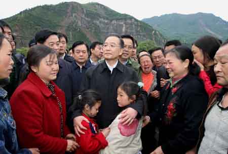 Chinese Premier Wen Jiabao (C) consoles locals as he pays a visit to Beichuan County, which neighbors the epicenter of the massive quake in southwest China's Sichuan Province, May 14, 2008. Wen Jiabao arrived on Wednesday at Beichuan County, one of the regions worst hit by Monday's massive earthquake, to oversee the rescue work. (Xinhua Photo) Chinese Premier Wen Jiabao (C) consoles locals as he pays a visit to Beichuan County, which neighbors the epicenter of the massive quake in southwest China's Sichuan Province, May 14, 2008. Wen Jiabao arrived on Wednesday at Beichuan County, one of the regions worst hit by Monday's massive earthquake, to oversee the rescue work. (Xinhua Photo)